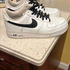 Nike Men's White and Black Sneakers
